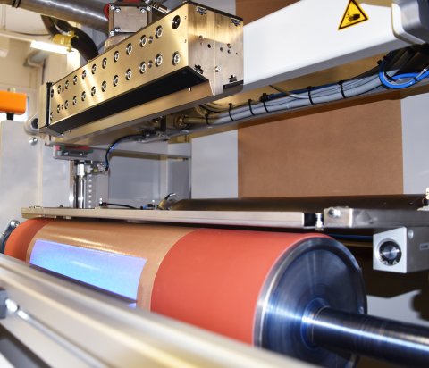 Balti hotmelt application systems schlitzduese flaechenauftrag
